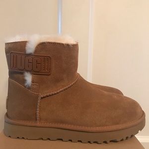 Women's MINI BAILEY LOGO STRAP SUEDE